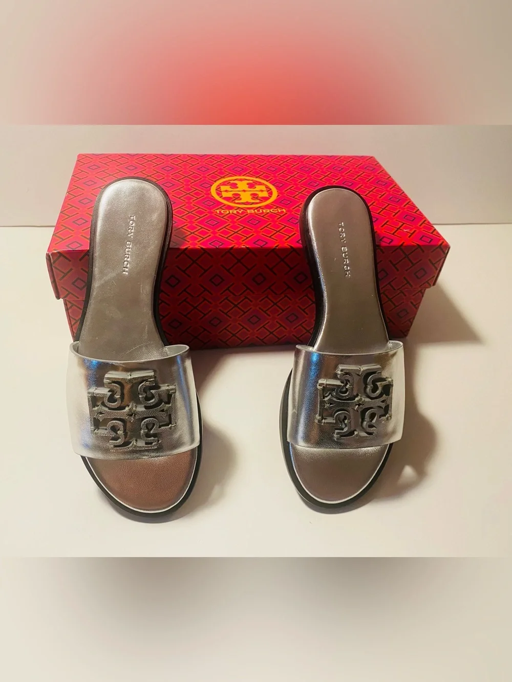 TORY BURCH DOUBLE T SPORT SLIDE LOGO METALLIC SILVER LEATHER SZ US-5 New In Box